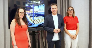 Torrox celebra el Día del Turista con una jornada cultural y la gran actuación estelar de Juan Magán