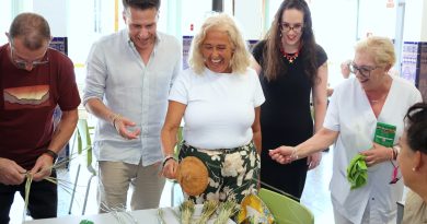 Torrox recrea la Fiesta de La Candelaria en el recinto del Faro