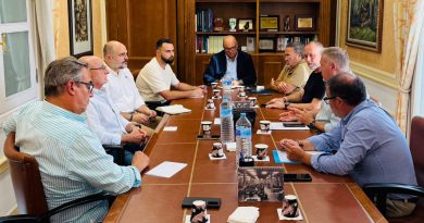 Lupiáñez reúne al sector empresarial y activa nuevas vías de respuesta ante la tasa de residuos impuesta por el Gobierno Central