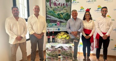 Moclinejo celebra este domingo la XXVI edición del Día de Viñeros dedicada a todas las generaciones que han mantenido la uva pasa moscatel en la Axarquía Moclinejo celebra este domingo la XXVI edición del Día de Viñeros dedicada a todas las generaciones que han mantenido la uva pasa moscatel en la Axarquía