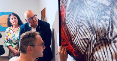 David Palomero, ganador del premio Evaristo Guerra de pintura con su obra ‘Vestigio’